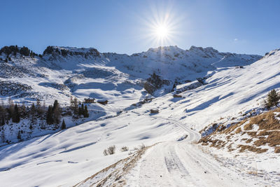 Views and huts in the snow. alpe di siusi. italy