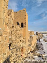 Old ruin building against sky