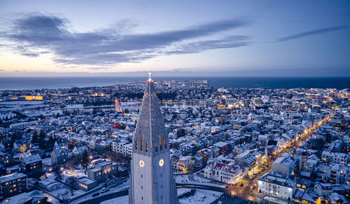 Illuminated hallgrimskirkja church in night city