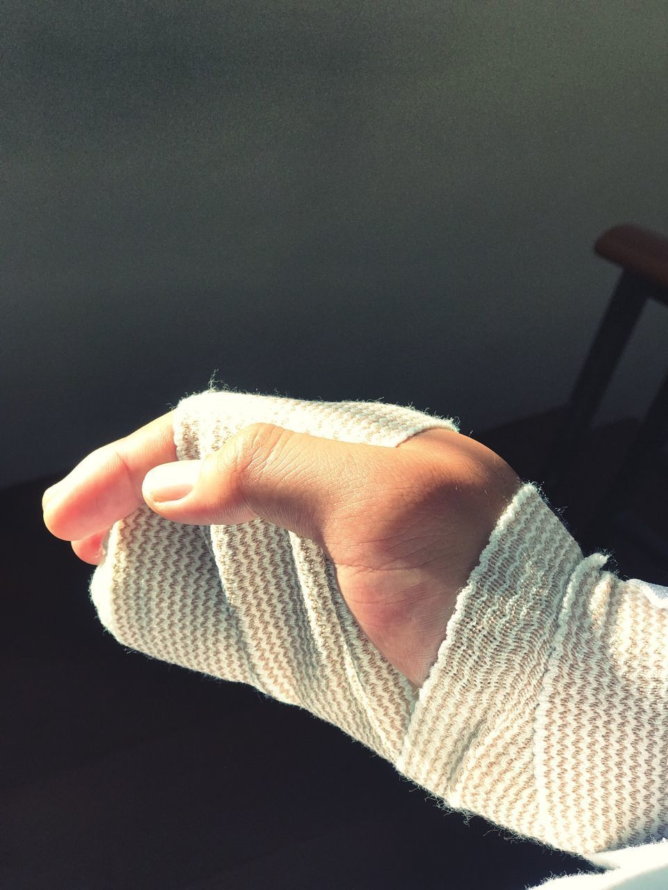 CLOSE-UP OF PERSON HAND AGAINST BLACK BACKGROUND