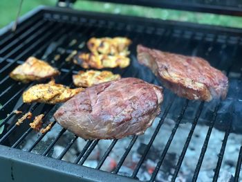 Barbecue grill with beef and chicken