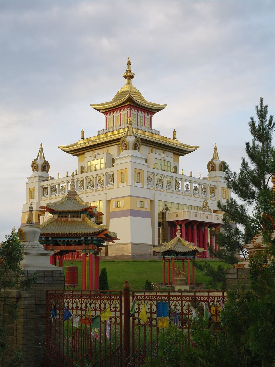 LOW ANGLE VIEW OF PAGODA AGAINST THE SKY