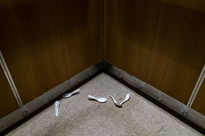 Littering in the lift