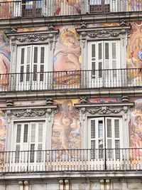 Statue of historic building