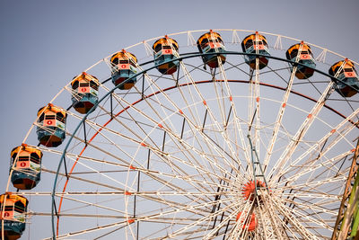 Closeup of multi-coloured giant wheel during dussehra mela in delhi, india. bottom view giant wheel