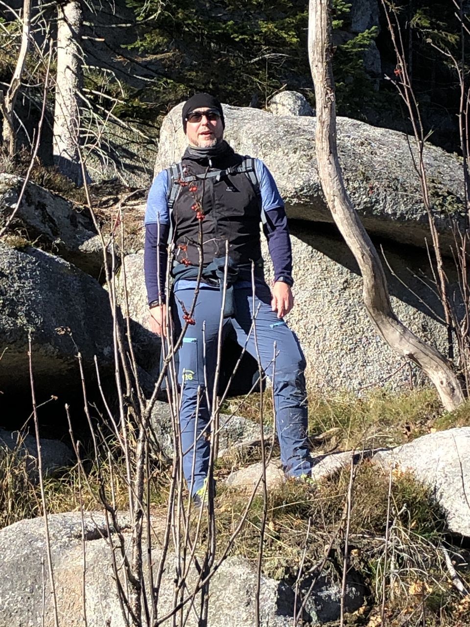 FULL LENGTH PORTRAIT OF MAN STANDING ON ROCK