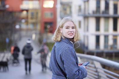 Smiling woman looking at camera