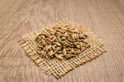 Beans on jute over wooden table