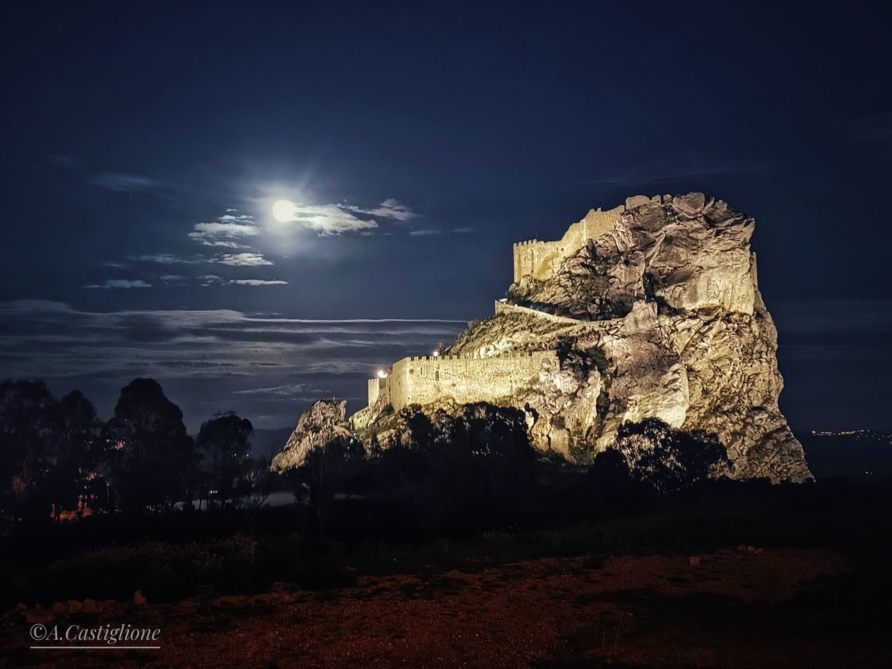 SCENIC VIEW OF ROCK FORMATIONS AGAINST SKY