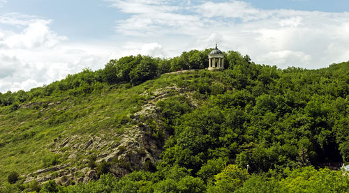 On the mikhailovsky spur of mount mashuk in pyatigorsk is the famous gazebo aeolian harp.