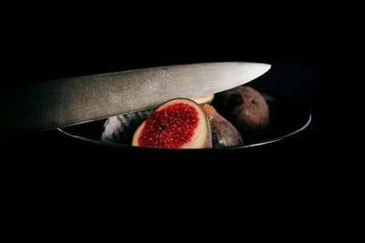 Close-up of fig fruits in bowl