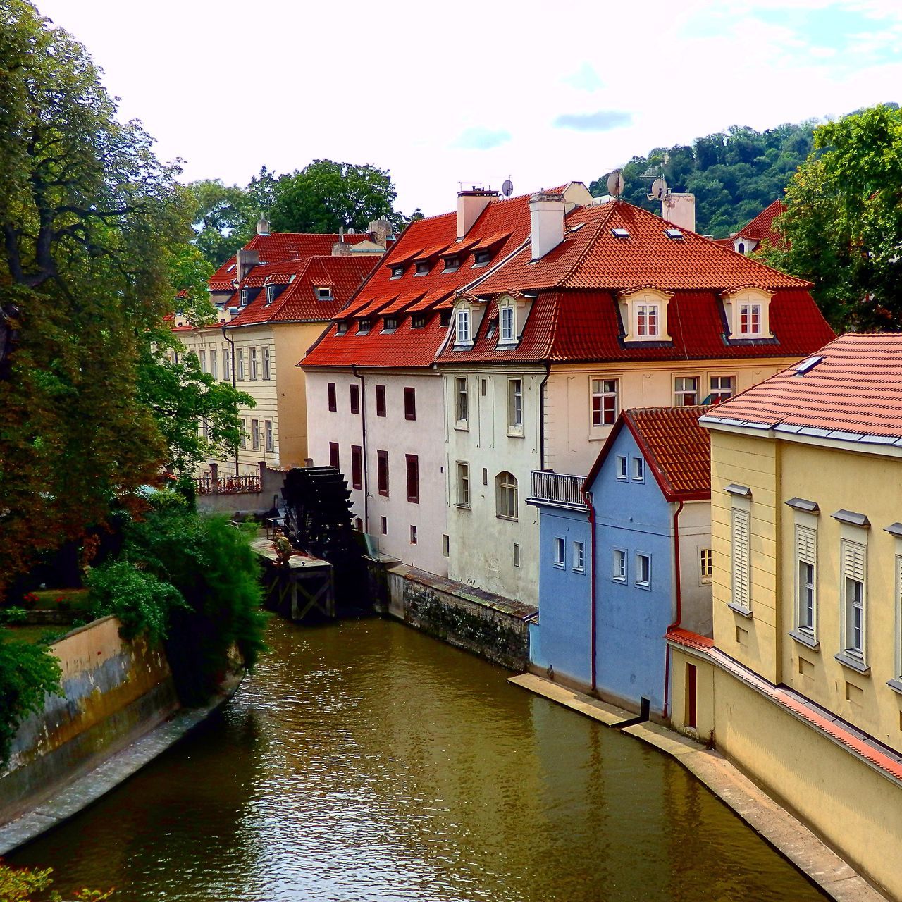 architecture, built structure, building exterior, water, canal, house, waterfront, residential structure, residential building, tree, river, sky, town, reflection, day, residential district, building, outdoors, no people, bridge - man made structure