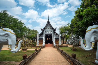 Statue of temple against sky