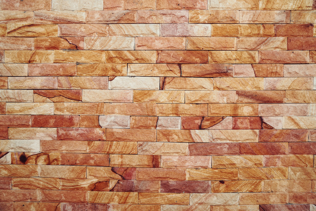 CLOSE-UP OF BRICK WALL