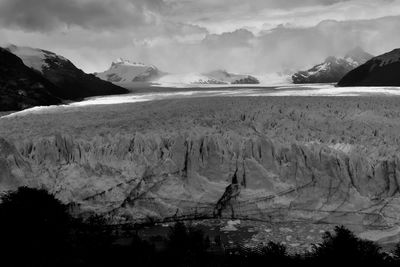 Scenic view on the glacier perito moreno against sky