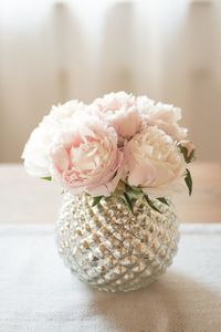 Close-up of rose bouquet on table