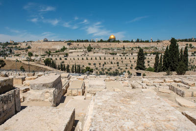 Dome of the rock view from the gethsemane garden and jewish cemetery, jerusalem, israel