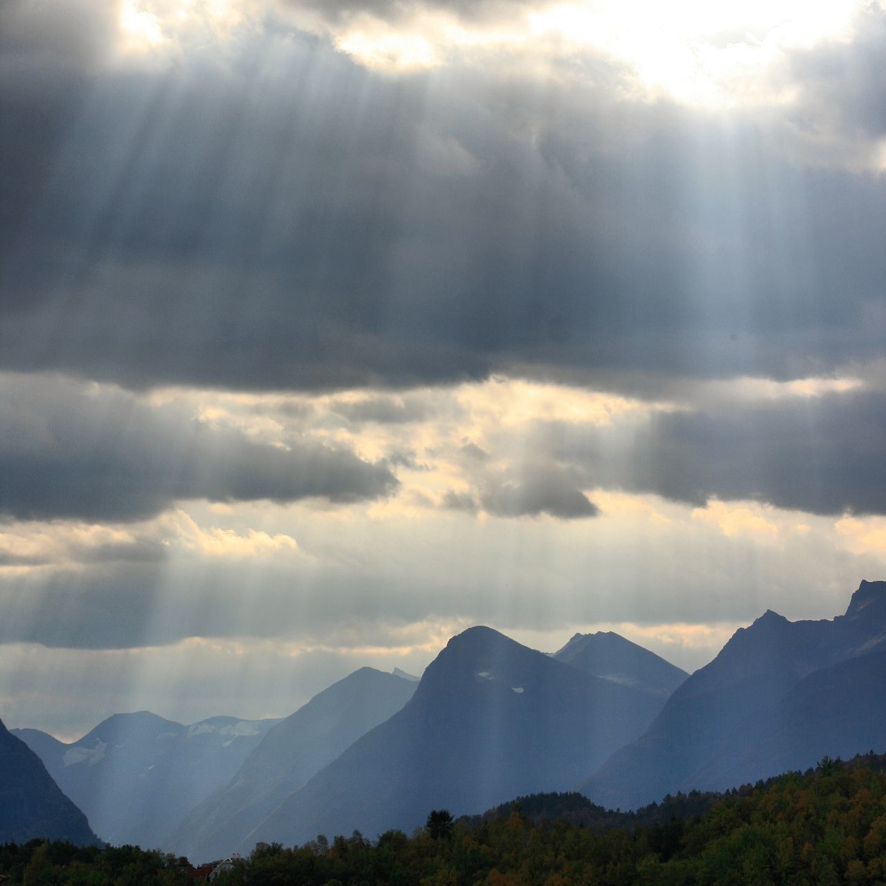 mountain, sun, tranquil scene, tranquility, scenics, mountain range, sunbeam, sky, beauty in nature, landscape, cloud - sky, sunlight, nature, lens flare, cloud, idyllic, non-urban scene, cloudy, remote, outdoors