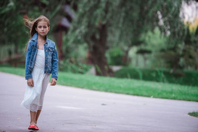 Full length portrait of a young woman outdoors