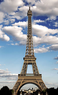 Majestic eiffel tower symbol of the city of paris 