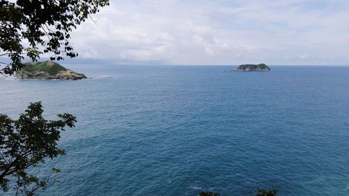 Scenic view of sea against sky pacific ocean