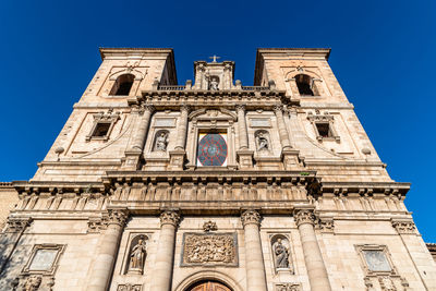 Church of san ildelfonso in toledo. jesuit church. low angle view against sky