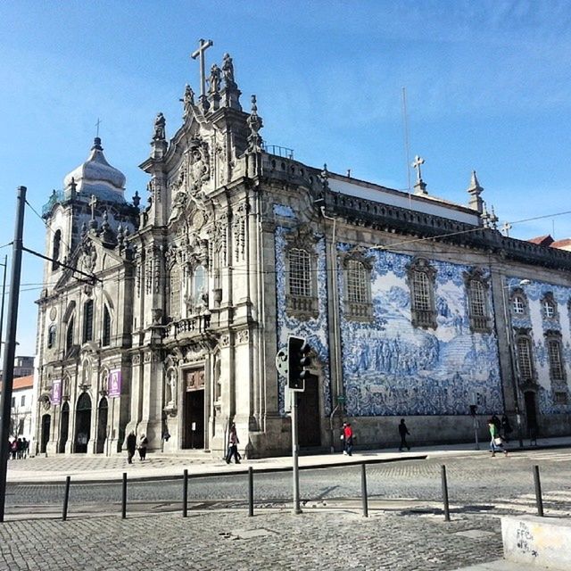 building exterior, architecture, built structure, sky, religion, travel destinations, place of worship, church, famous place, travel, incidental people, facade, tourism, city, spirituality, cathedral, statue, history