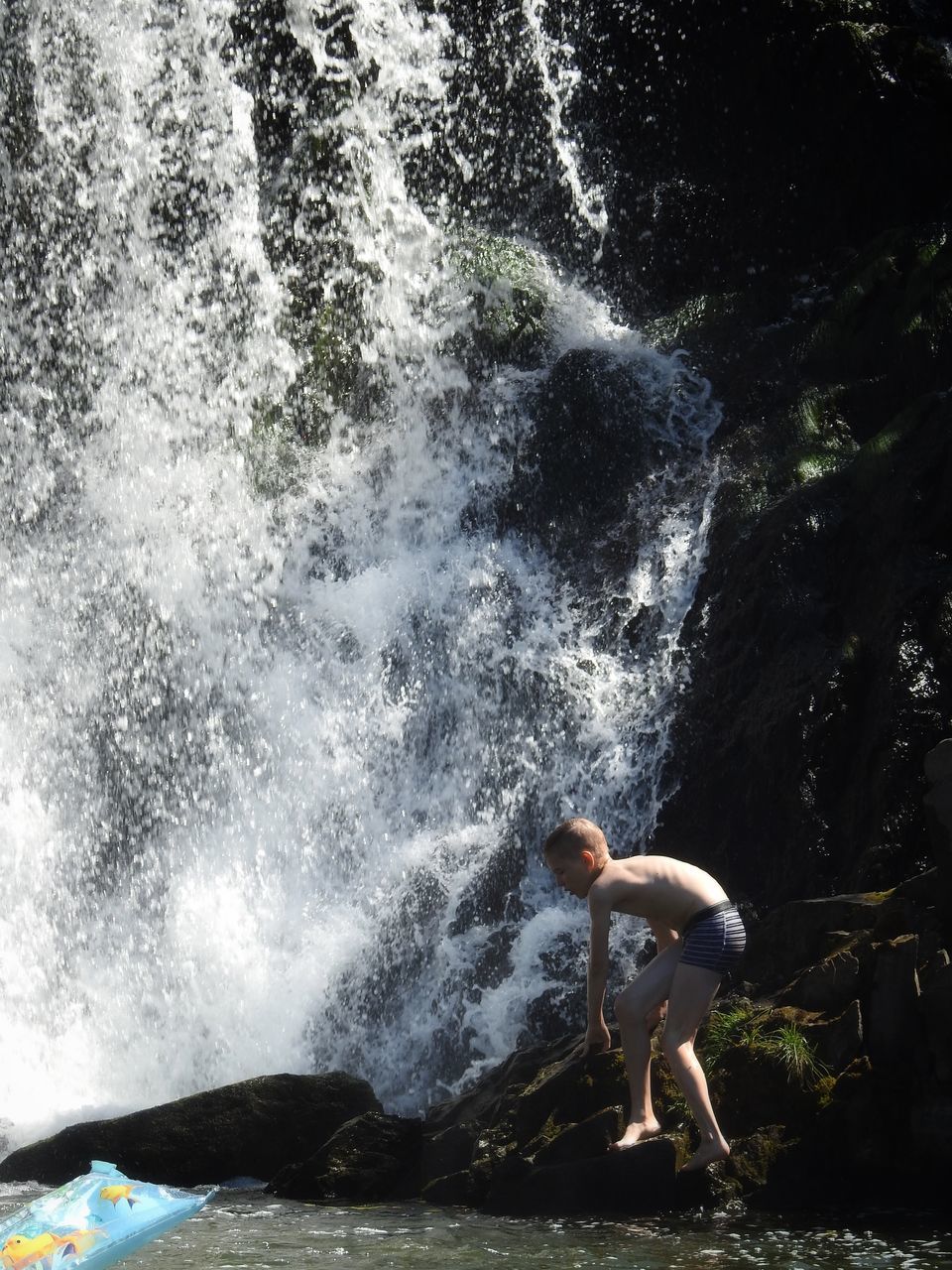 FULL LENGTH OF MAN SPLASHING WATER