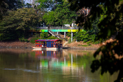 Non motorized ferry, called planchon, used by residents to cross the sinú river in montería.