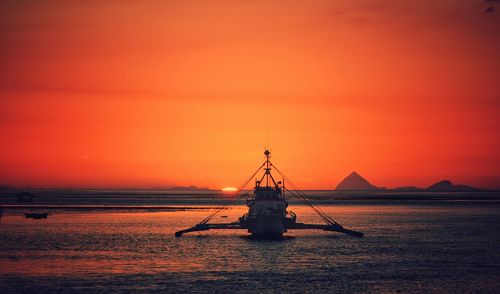 Silhouette of ship sailing on sea