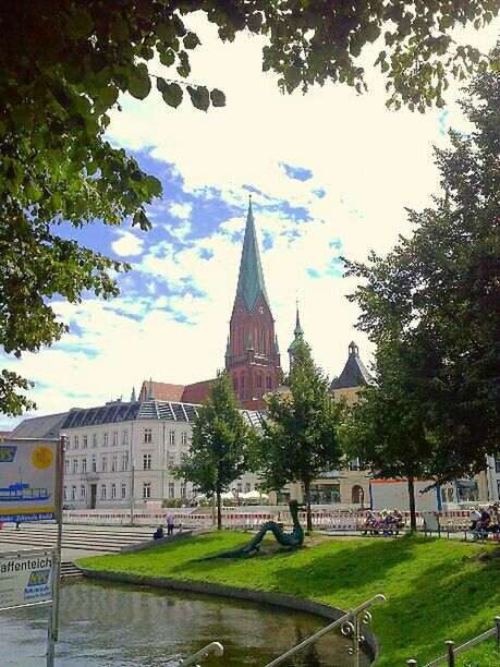 VIEW OF HISTORICAL BUILDING AGAINST SKY
