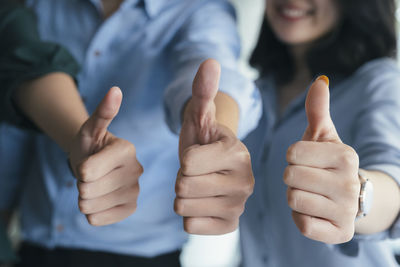 Closeup gruop of business people giving thumbs up