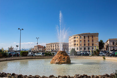 The volcano-shaped fountain at the entrance to ortigia, siracusa