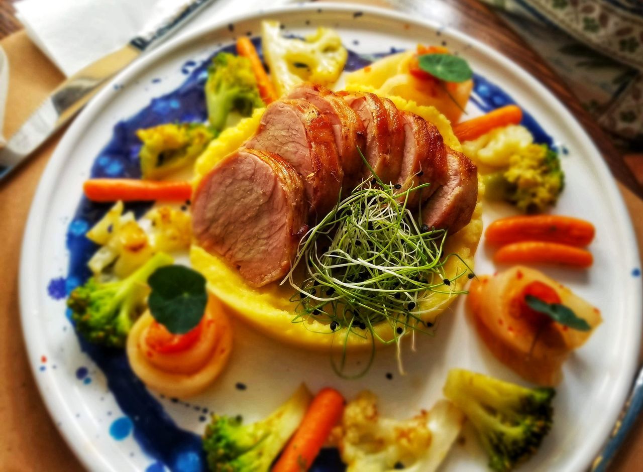 CLOSE-UP OF FOOD SERVED IN PLATE