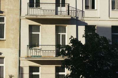 Direct flat view of a building with sunset shadows 