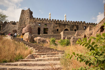 Old ruins of building against sky