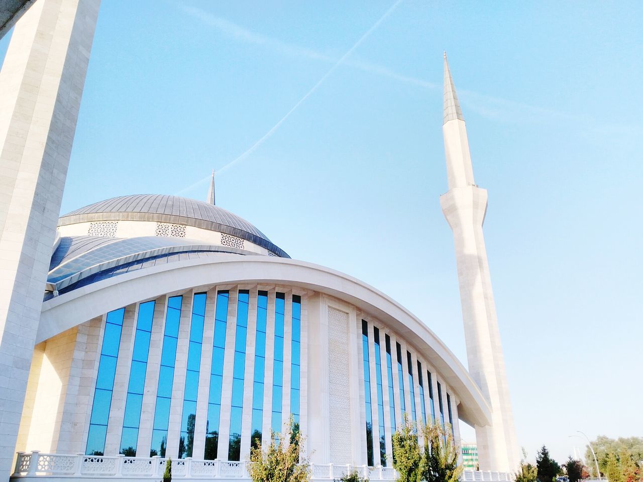 architecture, built structure, building exterior, low angle view, blue, clear sky, famous place, city, sky, travel destinations, modern, arch, day, international landmark, capital cities, tourism, building, outdoors, architectural feature, tower