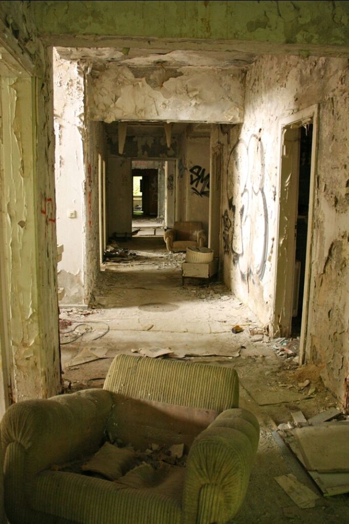 indoors, abandoned, architecture, built structure, obsolete, damaged, deterioration, old, run-down, house, interior, ruined, bad condition, old ruin, window, messy, weathered, destruction, absence, home interior