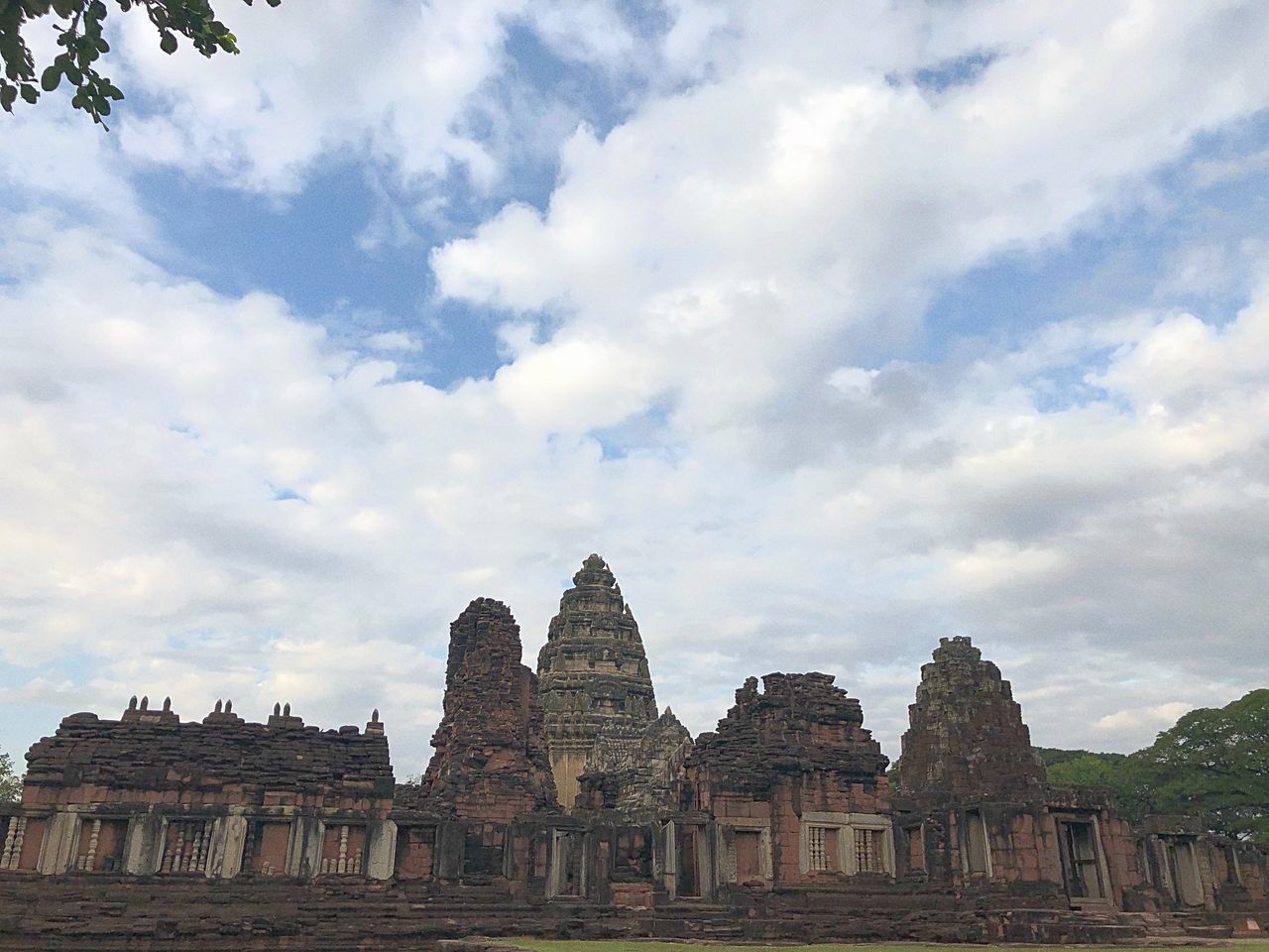 OLD TEMPLE BUILDING AGAINST SKY