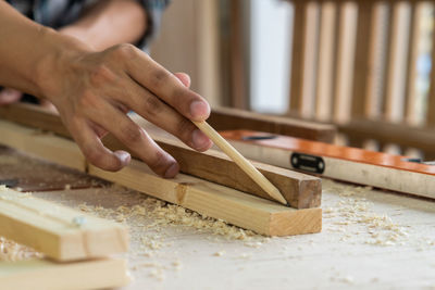 Cropped hand of carpenter working in workshop