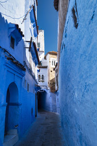 Narrow alley amidst buildings in city