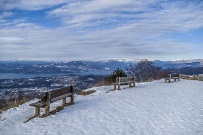 Scenic view of snow covered field against sky