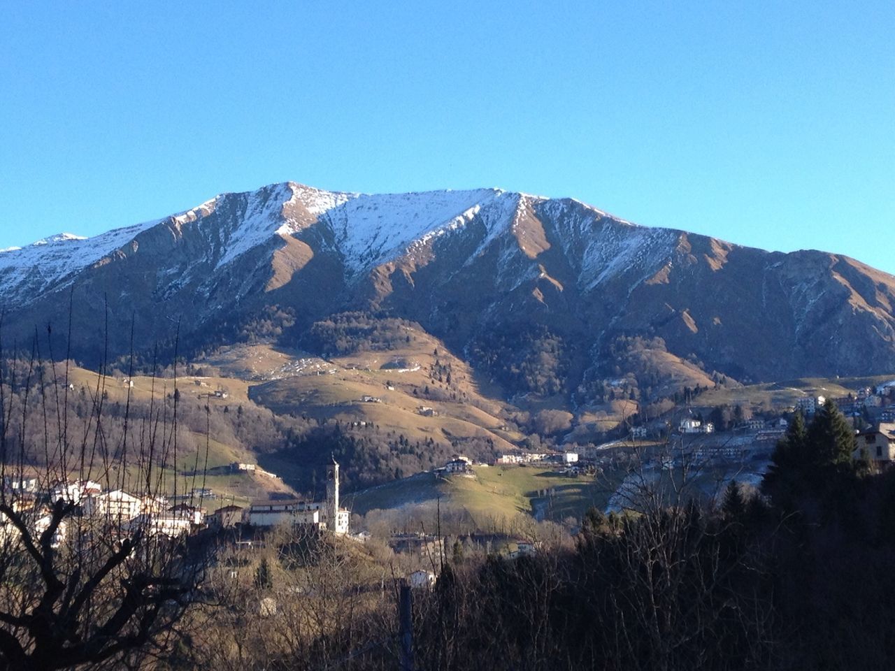 mountain, mountain range, clear sky, tranquil scene, scenics, snow, tranquility, snowcapped mountain, beauty in nature, blue, winter, landscape, cold temperature, nature, copy space, non-urban scene, season, idyllic, majestic, tree