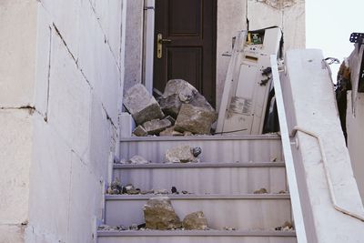 Panoramic view of door after earthquale