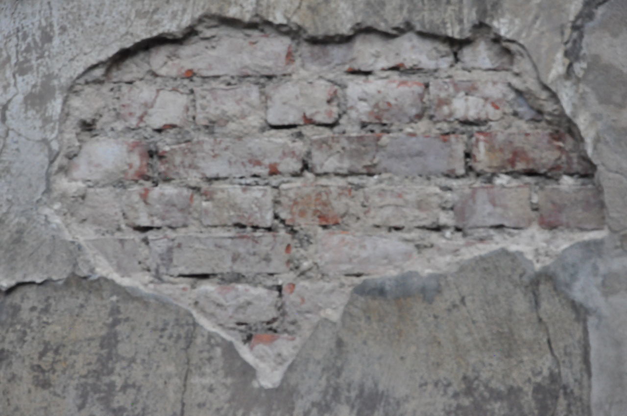 CLOSE-UP OF BRICK WALL