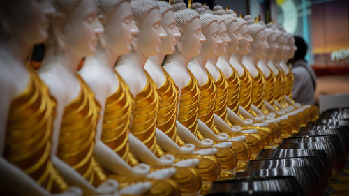 Buddha and making merit in thailand