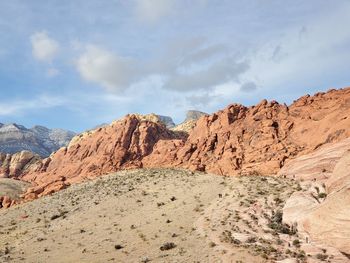 Calico rocky formations 