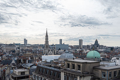 Brussels, belgium, 17 march 2023. view of la grand'place, city hall and the courthouse f