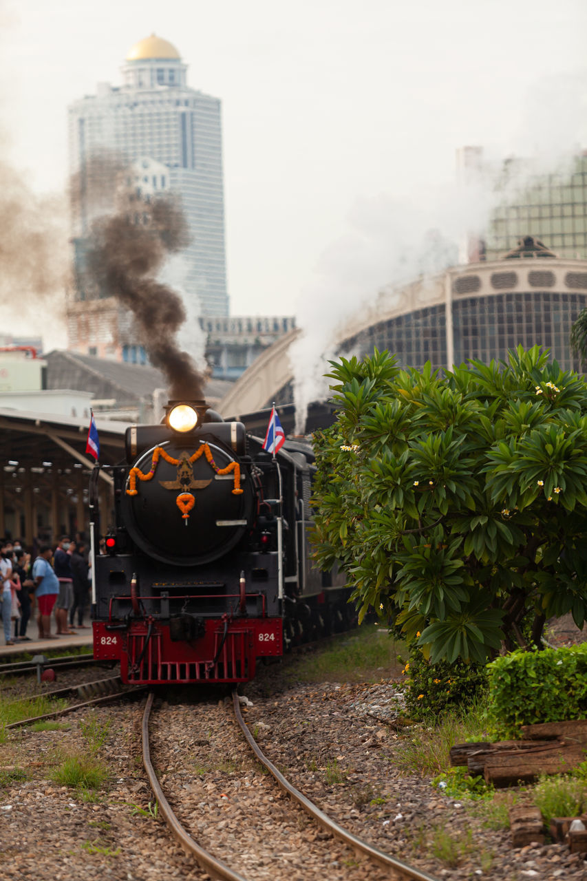 TRAIN IN CITY