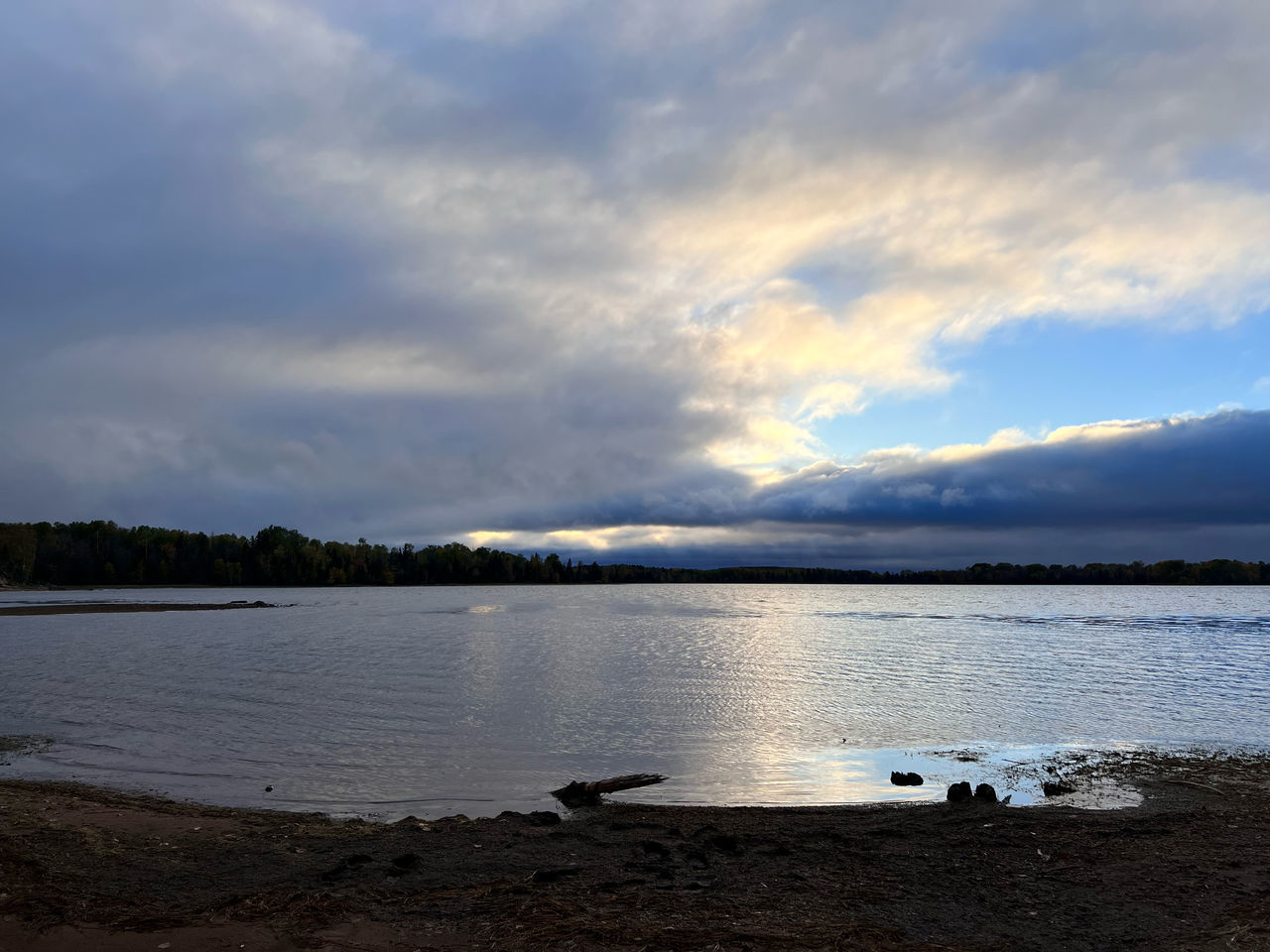 water, sky, cloud, body of water, shore, sea, reflection, horizon, scenics - nature, beauty in nature, beach, nature, land, tranquility, morning, environment, dusk, tranquil scene, ocean, coast, landscape, no people, bay, travel destinations, outdoors, sunlight, reservoir, animal, animal themes, non-urban scene, animal wildlife, dramatic sky, travel, wave, coastline, sunrise, day, wildlife, tree, idyllic, holiday, cloudscape